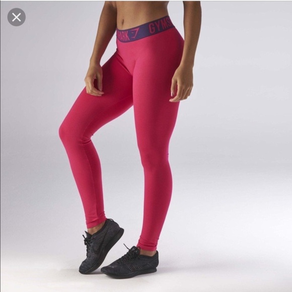 Gymshark cranberry fit leggings sz small NWT